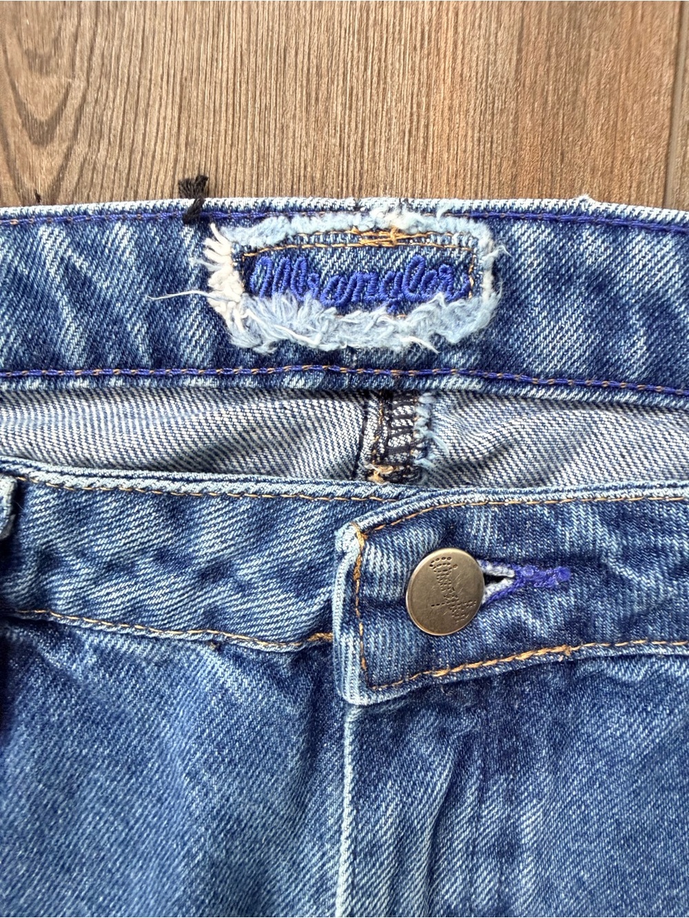 Y2K Wrangler Women's Blue Flare Jeans with Raw Hem Coastal Cowgirl Aesthetic - Picture 2 of 5